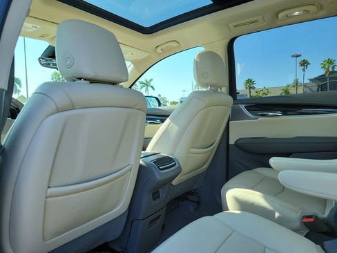 Used 2020 Cadillac XT6 Premium Luxury image 17