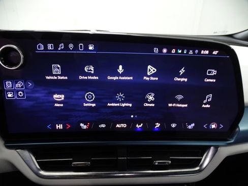 Used 2025 Chevrolet Equinox EV LT image 11