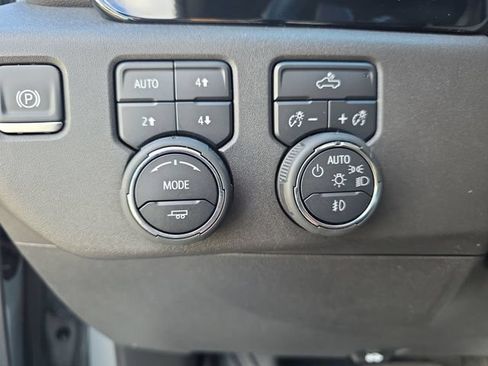 Used 2025 Chevrolet Silverado 1500 LT Trail Boss w/ Convenience Package II AWD/4WD image 27