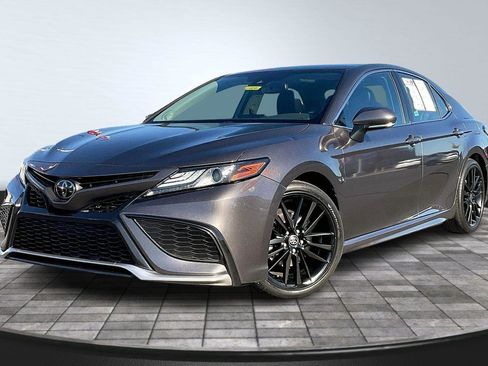 Used 2022 Toyota Camry XSE image 12