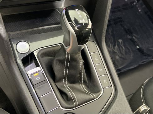 Used 2022 Volkswagen Tiguan SEL R-Line image 16