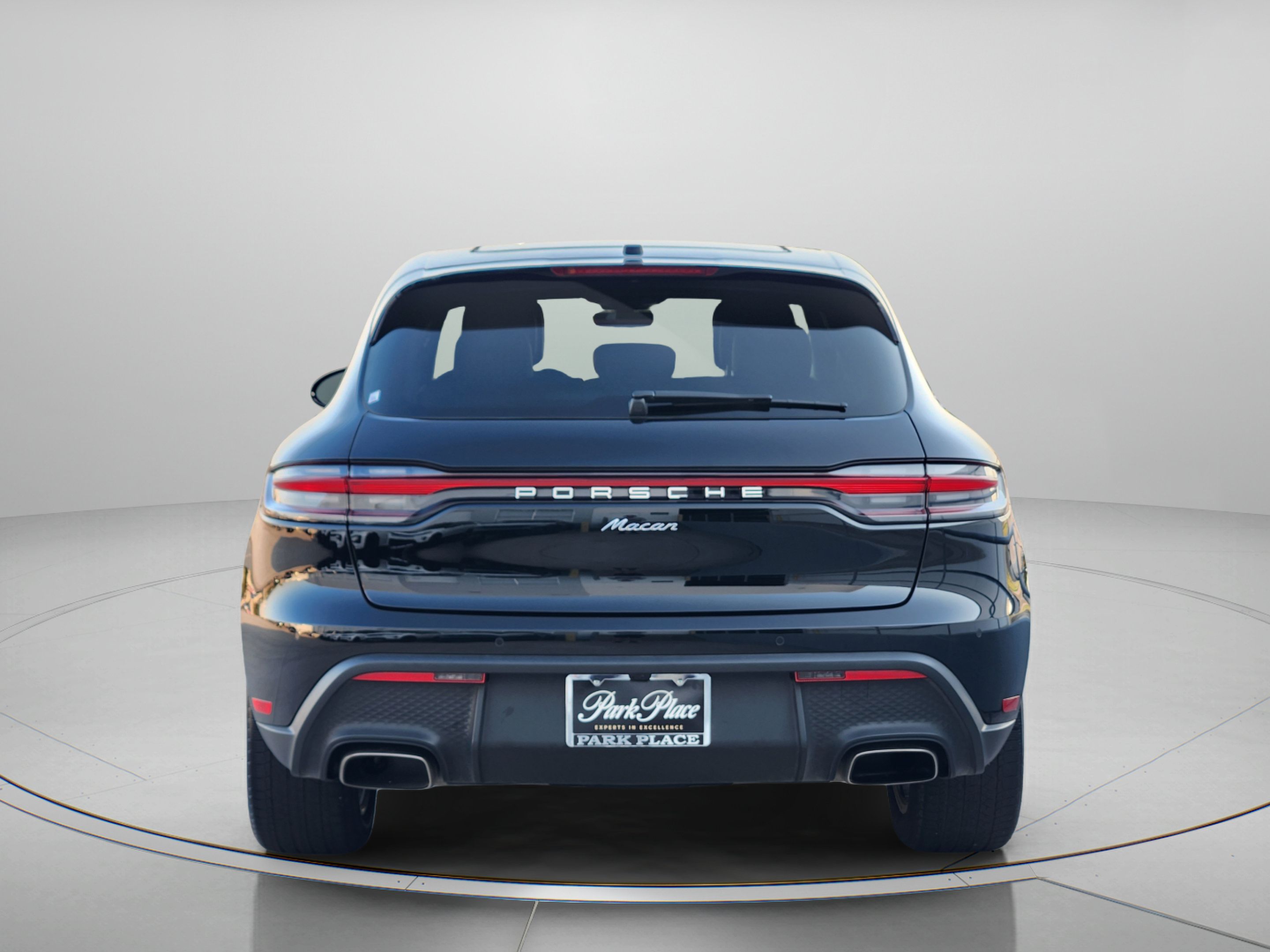 Used 2024 Porsche Macan AWD/4WD image 4