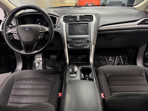 Used 2018 Ford Fusion SE w/ Fusion SE Technology Package image 39