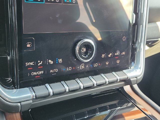 Certified 2025 GMC Yukon Denali AWD/4WD image 38