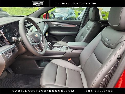 New 2025 Cadillac XT5 Luxury image 7