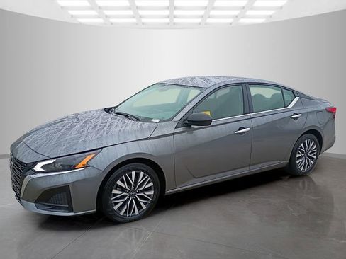 Used 2025 Nissan Altima 2.5 SV image 4