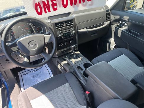 Used 2010 Jeep Liberty Sport AWD/4WD image 22