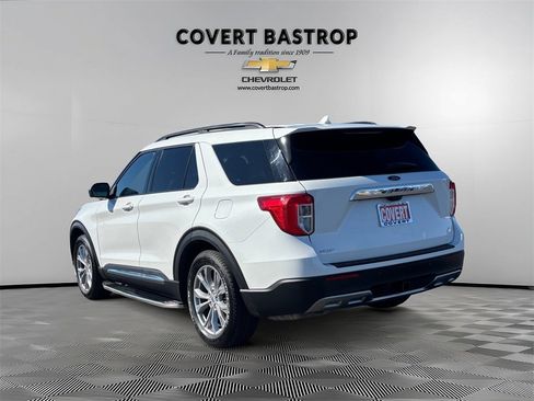 Used 2021 Ford Explorer XLT w/ Equipment Group 202A image 4