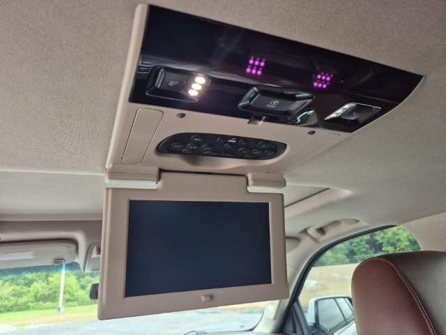 Used 2018 Cadillac Escalade Premium Luxury AWD/4WD image 17