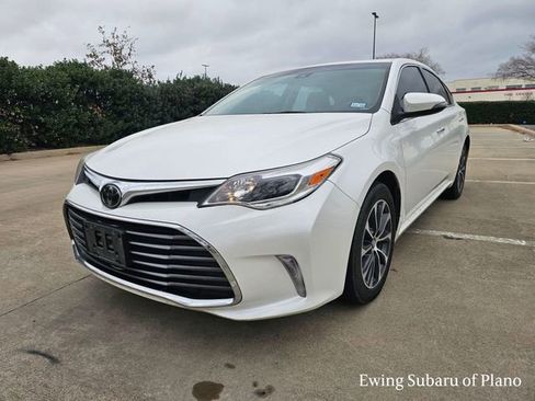 Used 2018 Toyota Avalon XLE Premium image 2