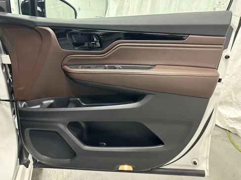 Used 2025 Honda Odyssey Elite image 57