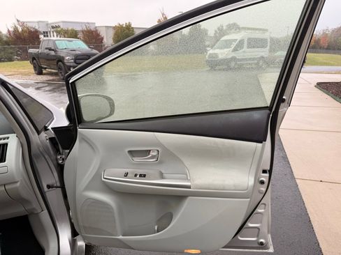 Used 2014 Toyota Prius V Two image 19