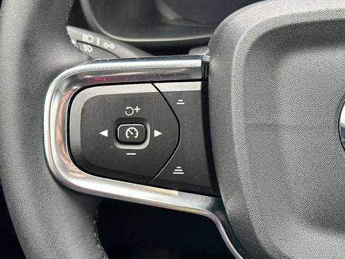 Used 2023 Volvo XC40 Recharge Ultimate image 27