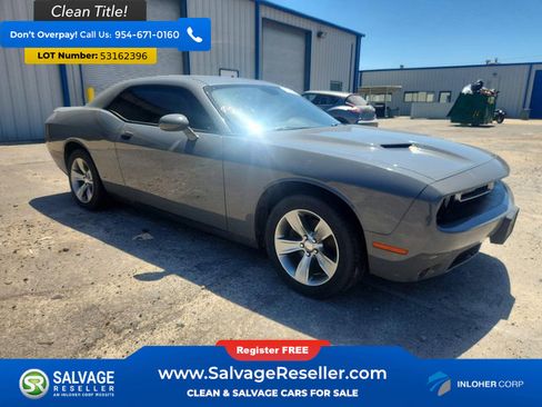 Used 2019 Dodge Challenger SXT RWD image 5