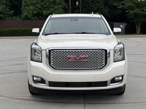 Used 2015 GMC Yukon Denali w/ Premium Package AWD/4WD image 2