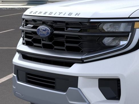 New 2026 Ford Expedition Platinum w/ Driver's Package AWD/4WD image 17