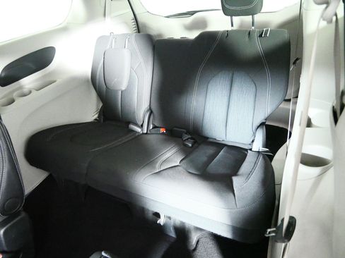 Used 2024 Chrysler Voyager LX FWD image 33