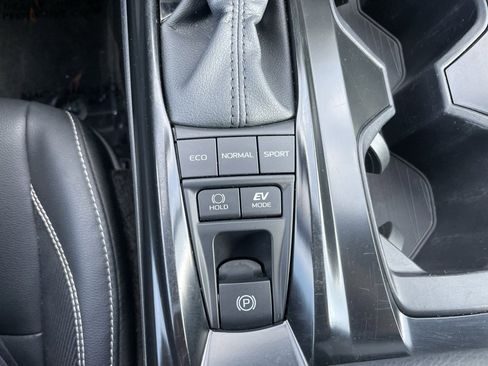 Used 2025 Toyota Camry SE image 14