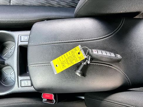 Used 2019 Nissan Rogue SV FWD image 15
