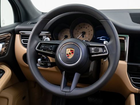 Used 2026 Porsche Macan AWD/4WD image 12