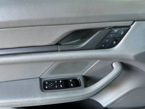 Used 2023 Porsche Taycan image 12