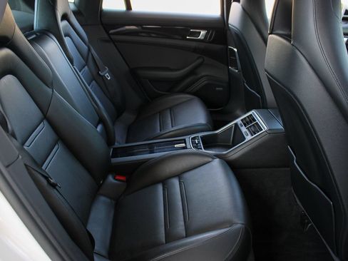 Used 2020 Porsche Panamera image 23