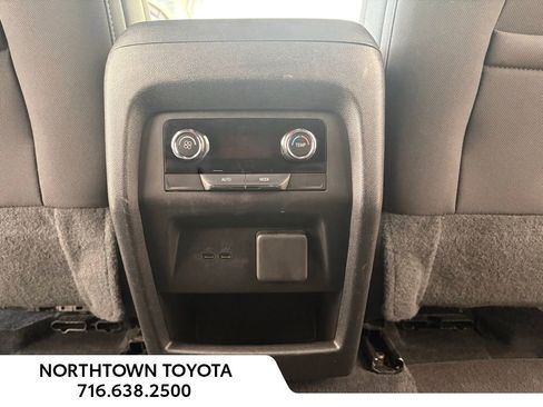 Used 2024 Chevrolet Traverse LT image 25