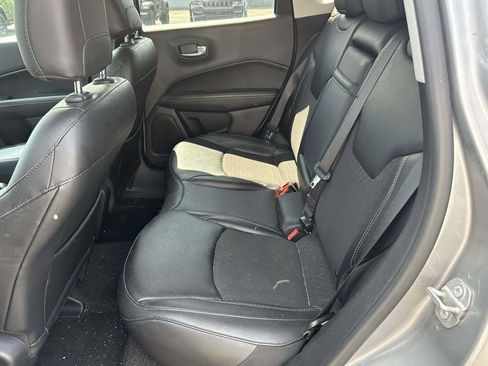 Used 2019 Jeep Compass Latitude w/ Cold Weather Group AWD/4WD image 12