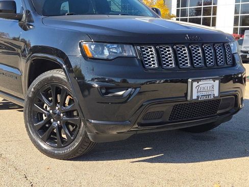 Used 2021 Jeep Grand Cherokee Laredo X image 2