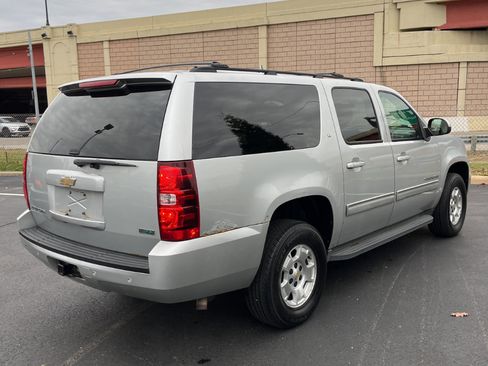 Used 2011 Chevrolet Suburban LT image 7