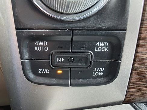 Used 2018 RAM 1500 Laramie image 15