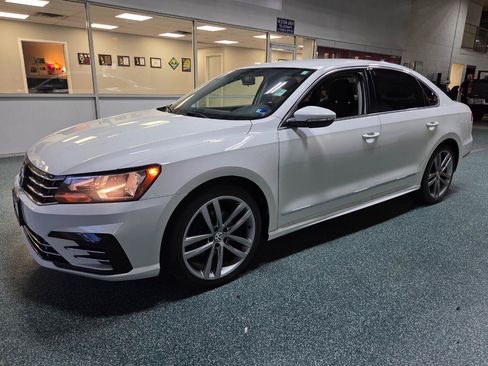Used 2016 Volkswagen Passat 1.8T R-Line FWD image 2