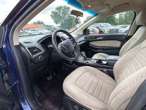 Used 2016 Ford Edge SE FWD image 2