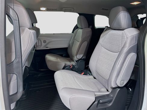 Used 2025 Toyota Sienna LE image 20