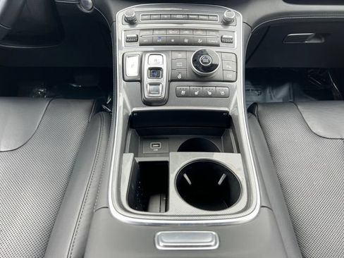 Used 2022 Hyundai Santa Fe Limited FWD image 11