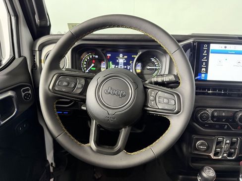 Used 2024 Jeep Wrangler Unlimited w/ Convenience Group image 13