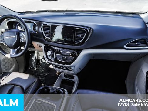 Used 2023 Chrysler Pacifica Touring-L image 25