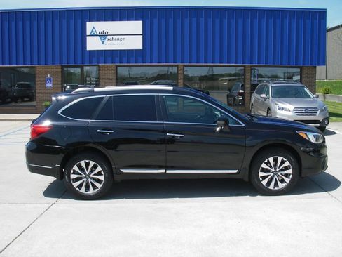 Used 2017 Subaru Outback 2.5i Touring w/ Popular Package #5A AWD/4WD image 4