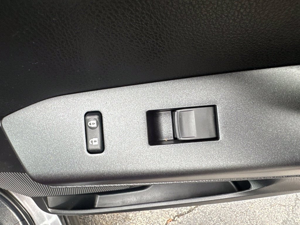 Used 2016 Toyota RAV4 XLE AWD/4WD image 38