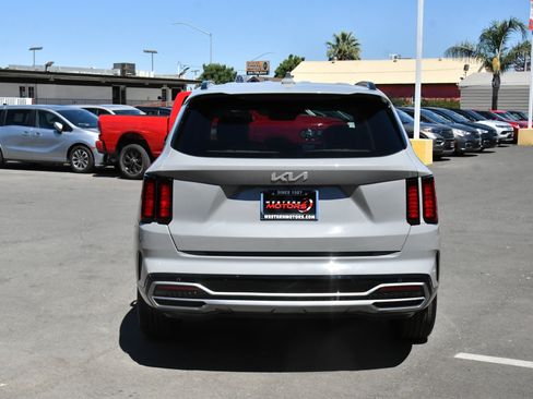 Used 2023 Kia Sorento EX FWD image 7
