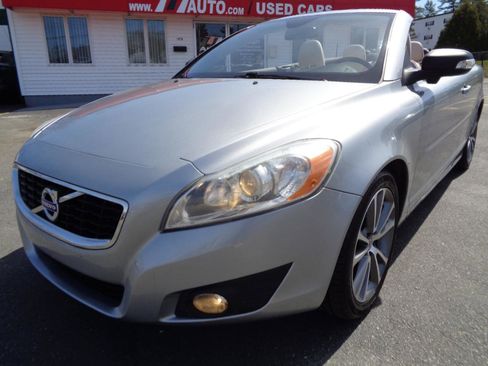 Used 2011 Volvo C70 T5 w/ Convenience Pkg image 14