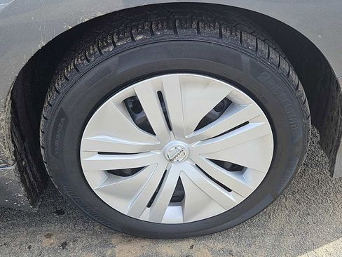 Used 2022 Nissan Leaf S image 10