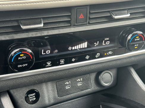 Used 2025 Nissan Rogue SV AWD/4WD image 19