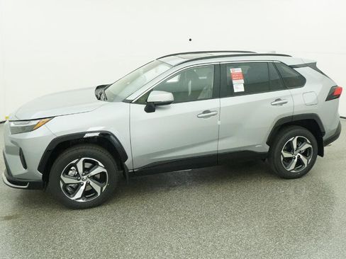 New 2025 Toyota RAV4 SE image 8