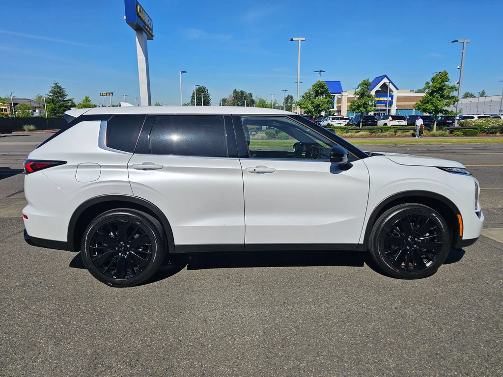 Used 2026 Mitsubishi Outlander LE AWD/4WD image 4