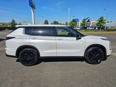 New 2026 Mitsubishi Outlander LE AWD/4WD image 4