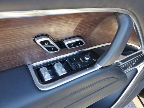 Used 2023 Land Rover Range Rover SE image 21