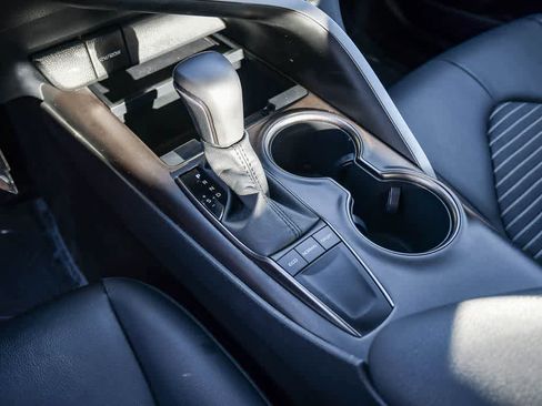 Used 2023 Toyota Camry SE image 19