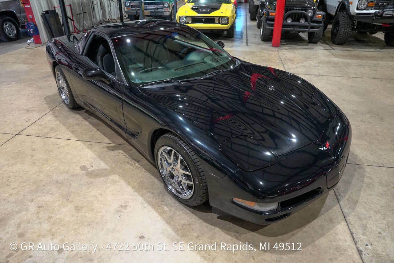 Used 1999 Chevrolet Corvette Coupe RWD image 14