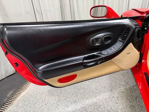 Used 2000 Chevrolet Corvette Base w/ Roof Pkg image 15